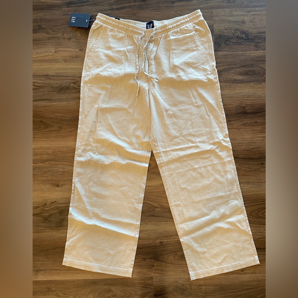 GAP Ladies size Large tan linen pull in pant with drawstring waist. NWT!!